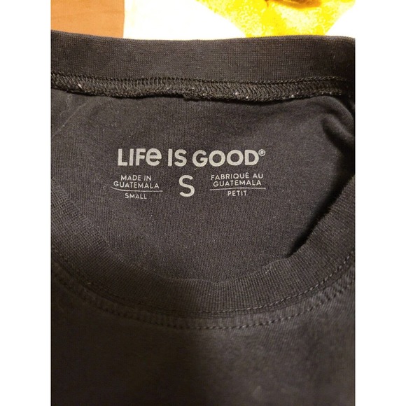 Life Is Good Mens Short Sleeve Crusher Tee Small Black Bear Holding Beer Growler - Picture 3 of 6